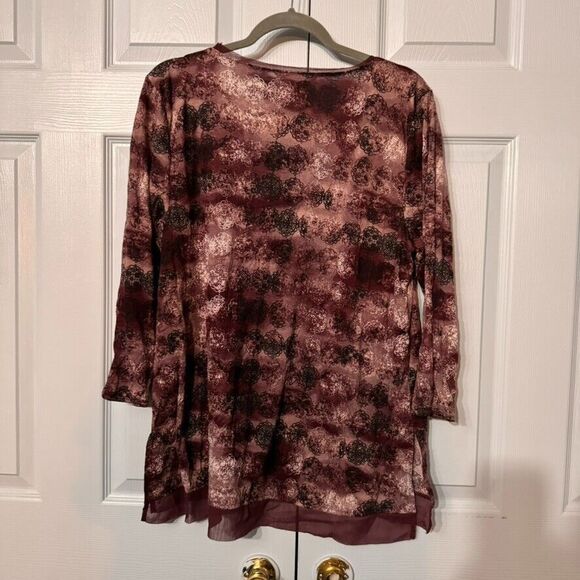 Simply Vera XL Tunic with Sheer Trims And Abstract Red And Black Mandala Design - Picture 4 of 11